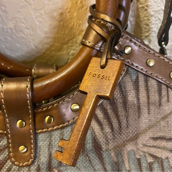 Fossil handbag dark Hawaiian tropical palm print wooden handles or strap - Picture 6 of 13